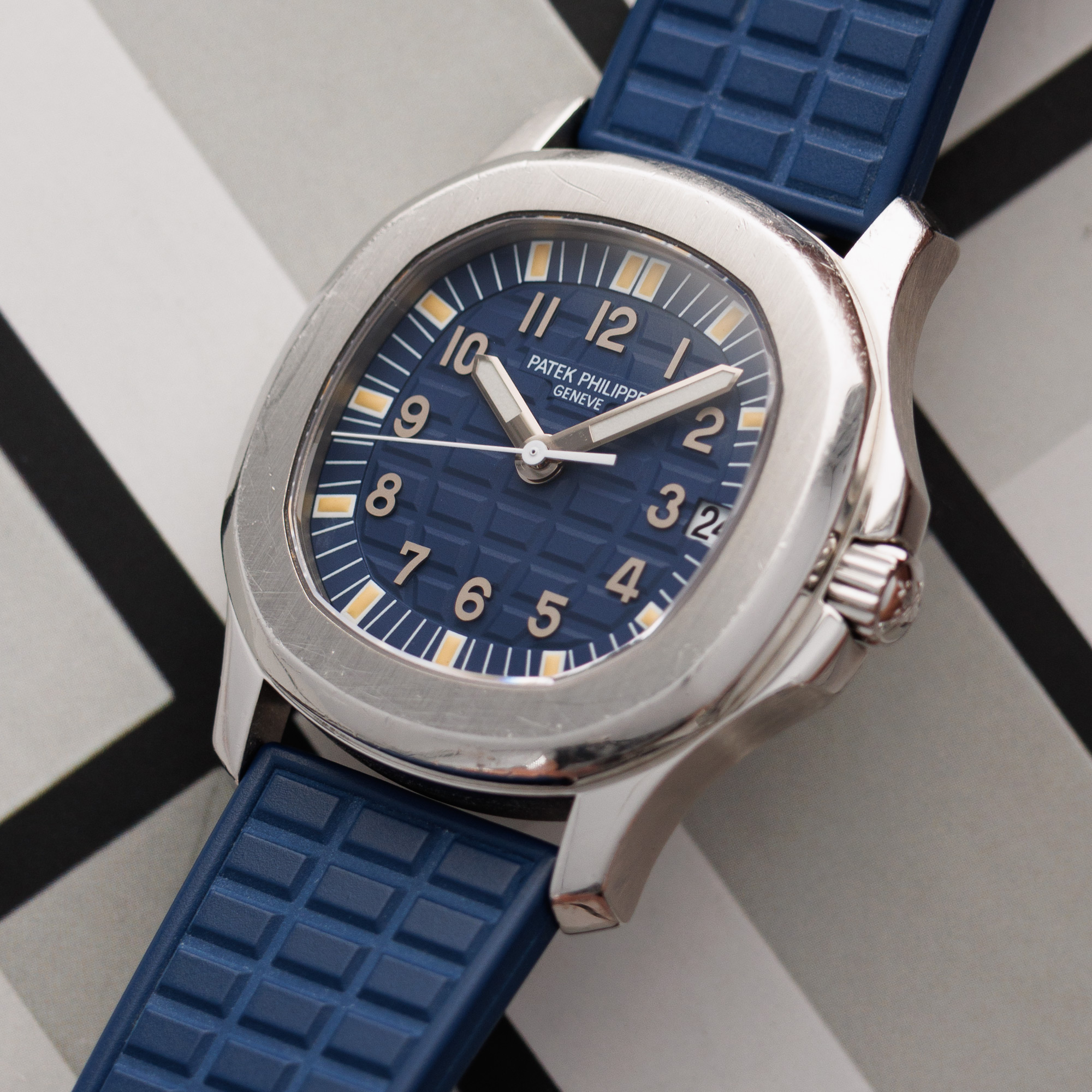 Patek philippe aquanaut hot sale blue dial